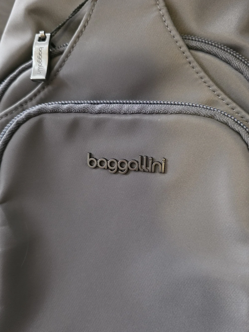 Baggallini Gray Sling Crossbody Bag - Compact Everyday Carry - Picture 2 of 8